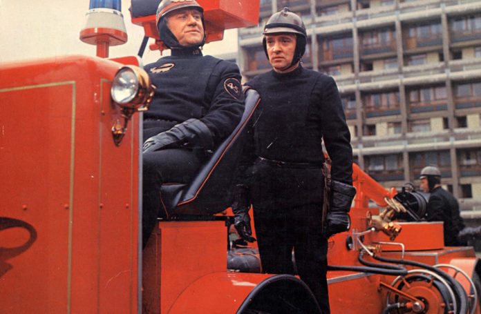 fahrenheit%20451%20-%20bomberos.jpg
